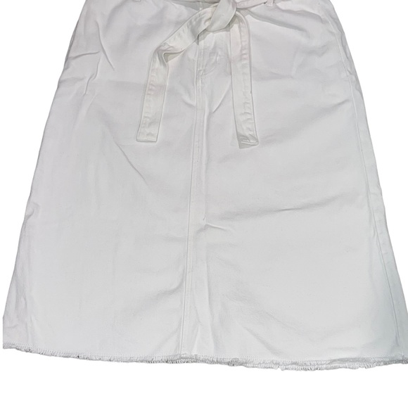 GAP Optic White Belted A-Line Raw Hem Jean Skirt Size 28R - Picture 3 of 9